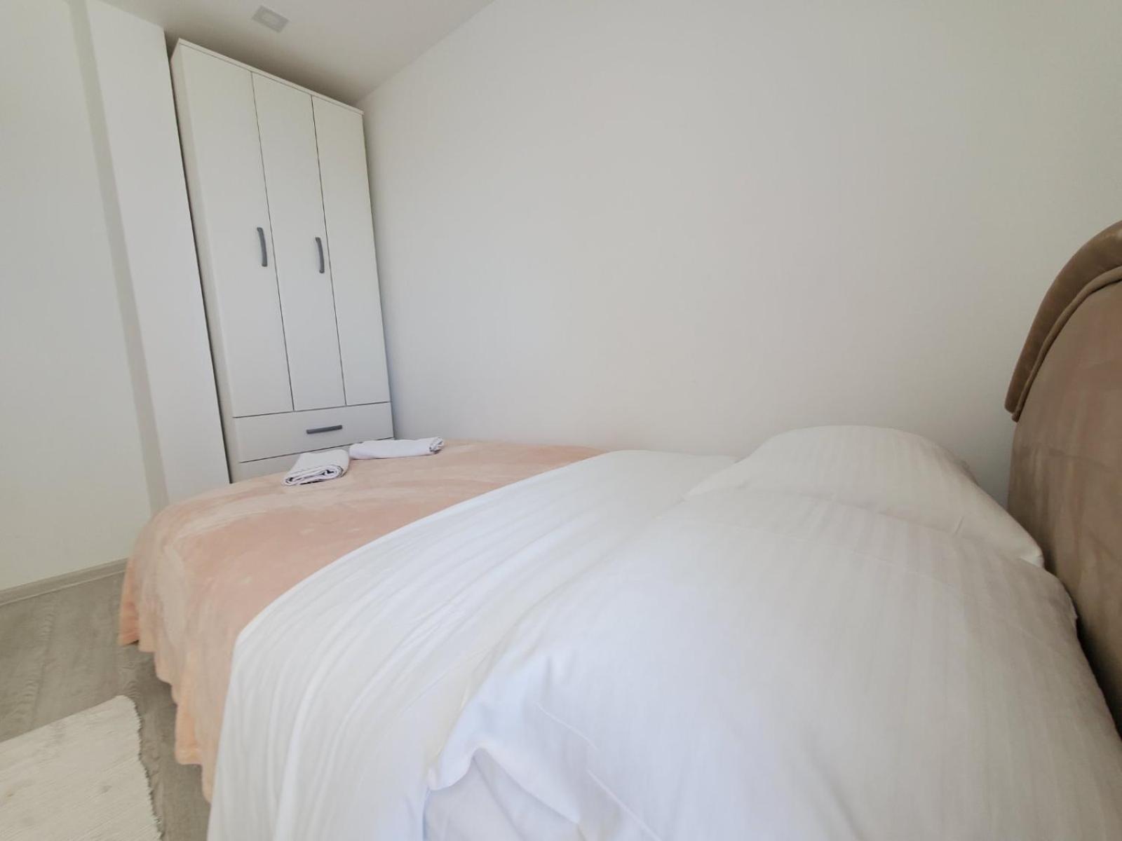Apartmani Avanti Becici Oda fotoğraf